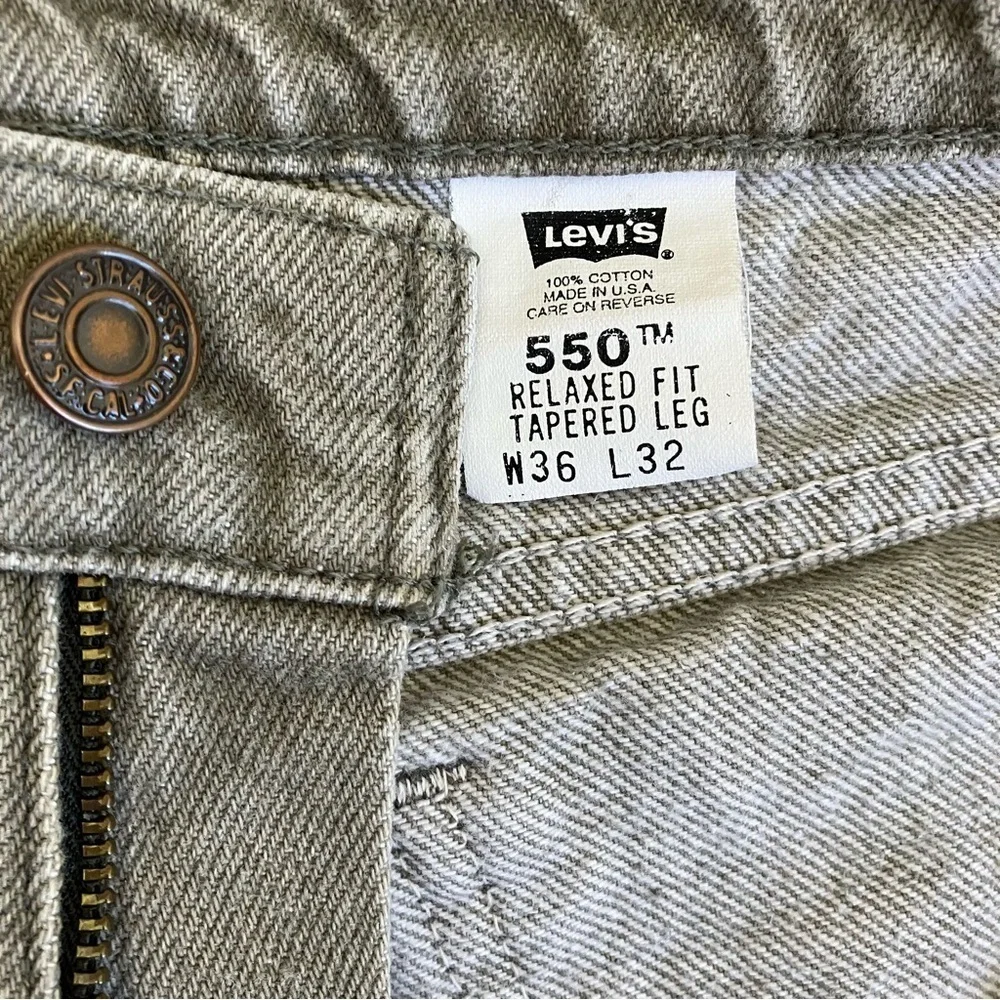 Vintage 90s Levi’s 550 Jeans Relaxed Fit Tapered Leg Faded Green Grey USA 36x32